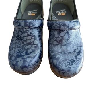 Dansko XP 2.0 Blue Patterned Clogs Size 6